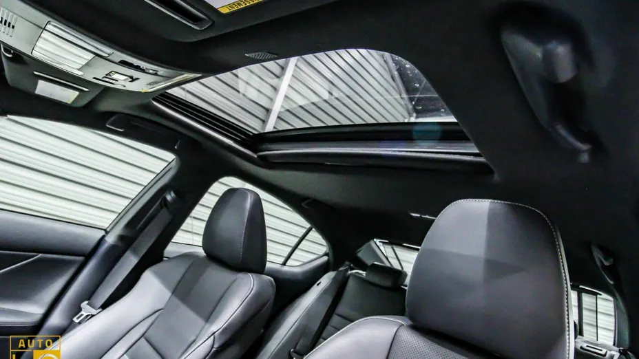 LEXUS IS -