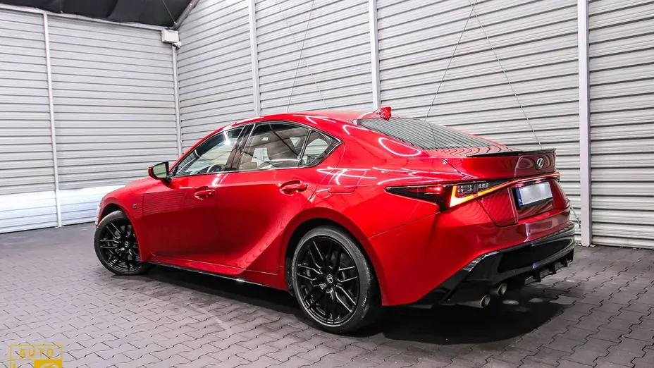 LEXUS IS -