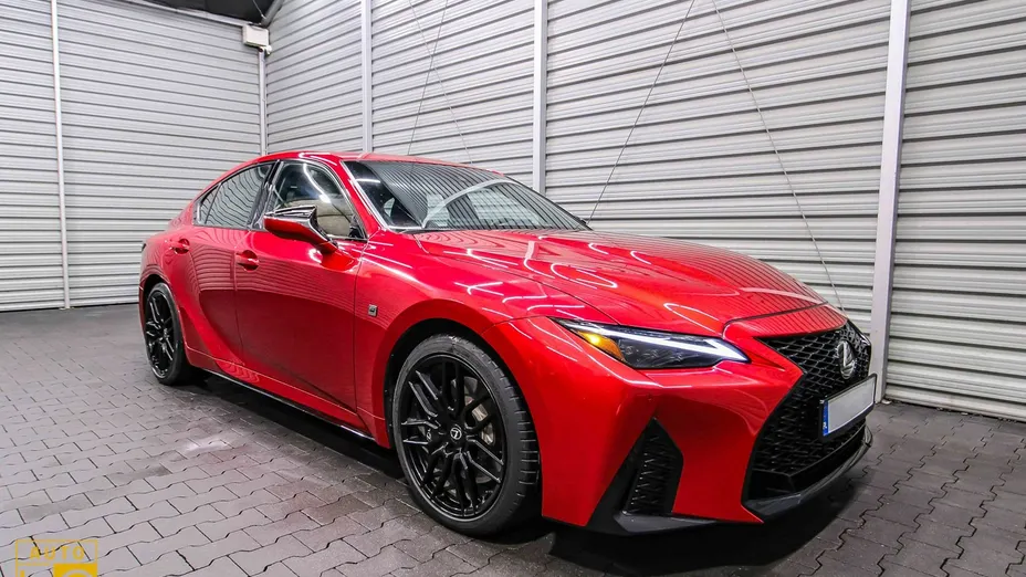 LEXUS IS -