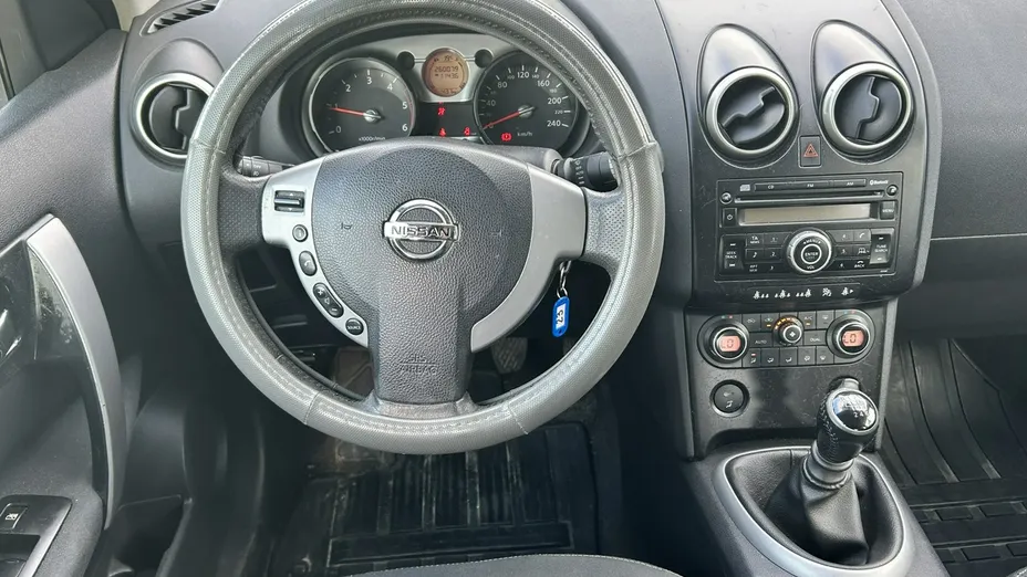 NISSAN Qashqai -