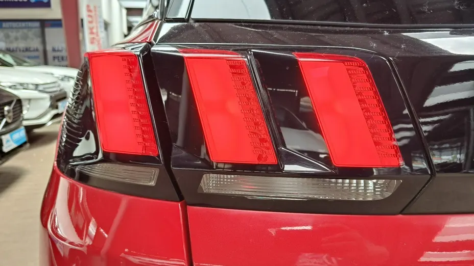 PEUGEOT 3008 -