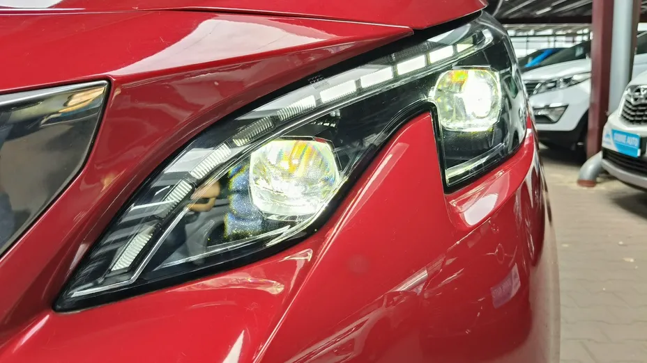PEUGEOT 3008 -