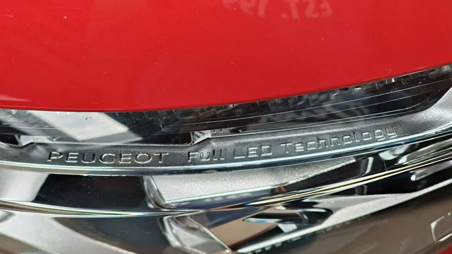 PEUGEOT 3008 -