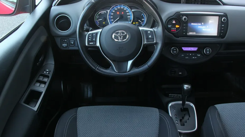 TOYOTA Yaris -