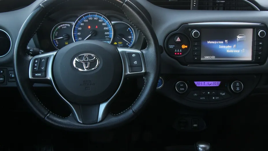 TOYOTA Yaris -