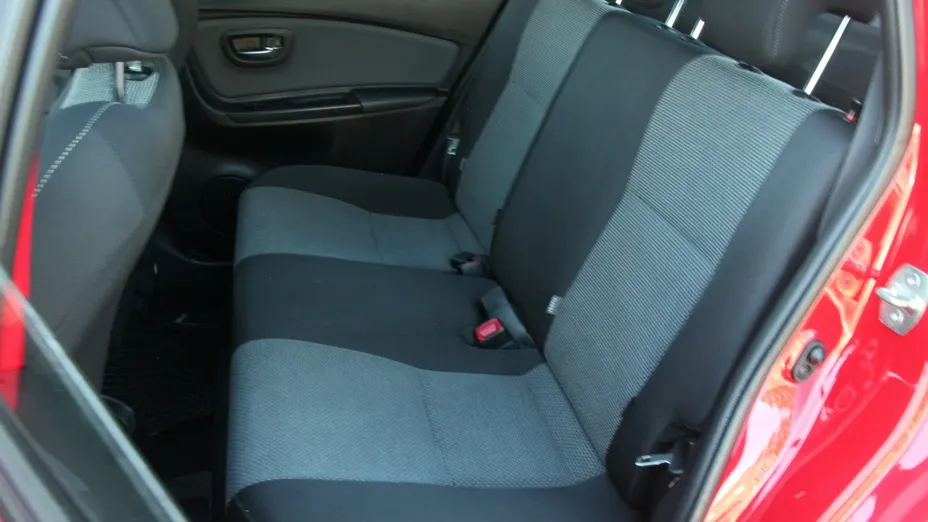 TOYOTA Yaris -
