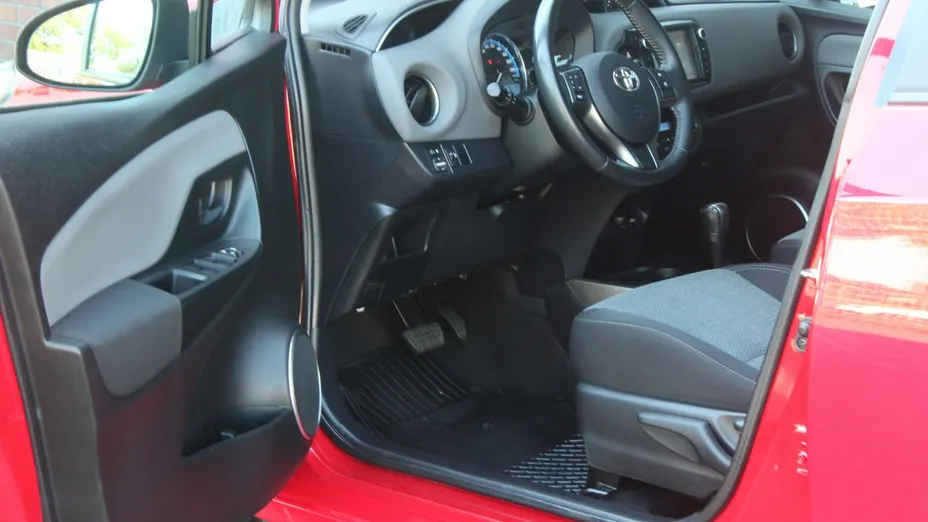 TOYOTA Yaris -