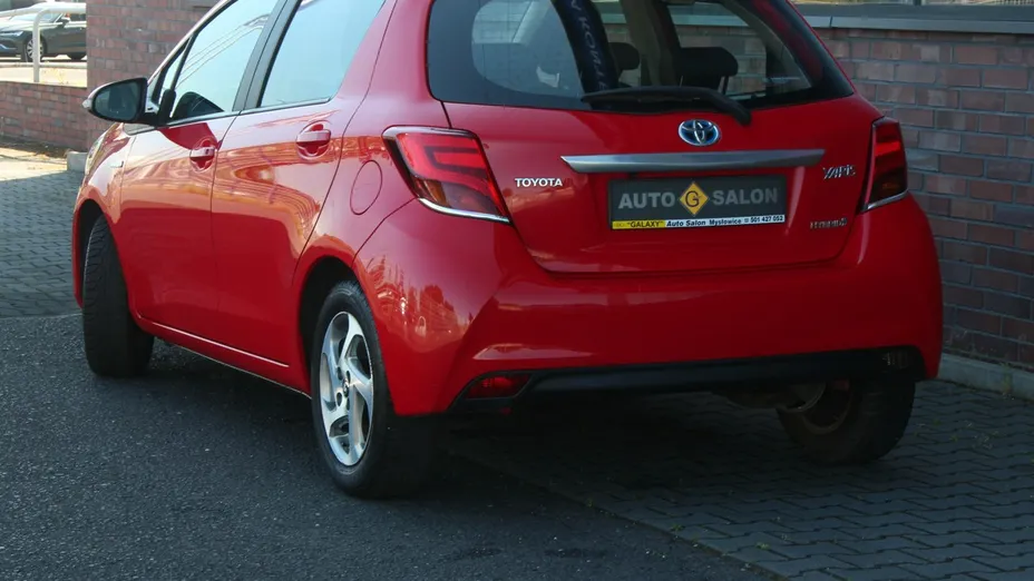 TOYOTA Yaris -
