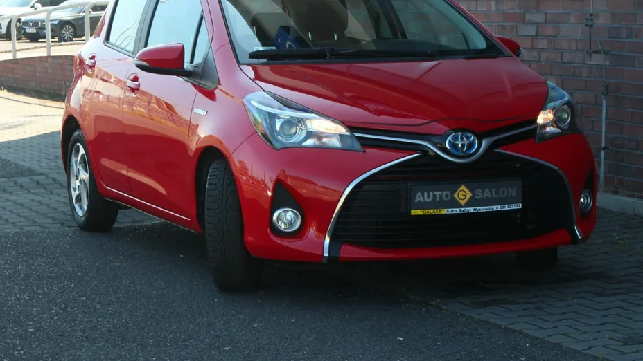 TOYOTA Yaris -