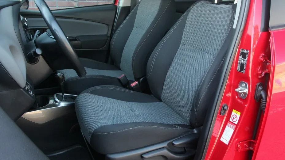 TOYOTA Yaris -