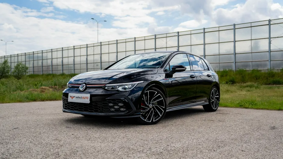 VOLKSWAGEN Golf -