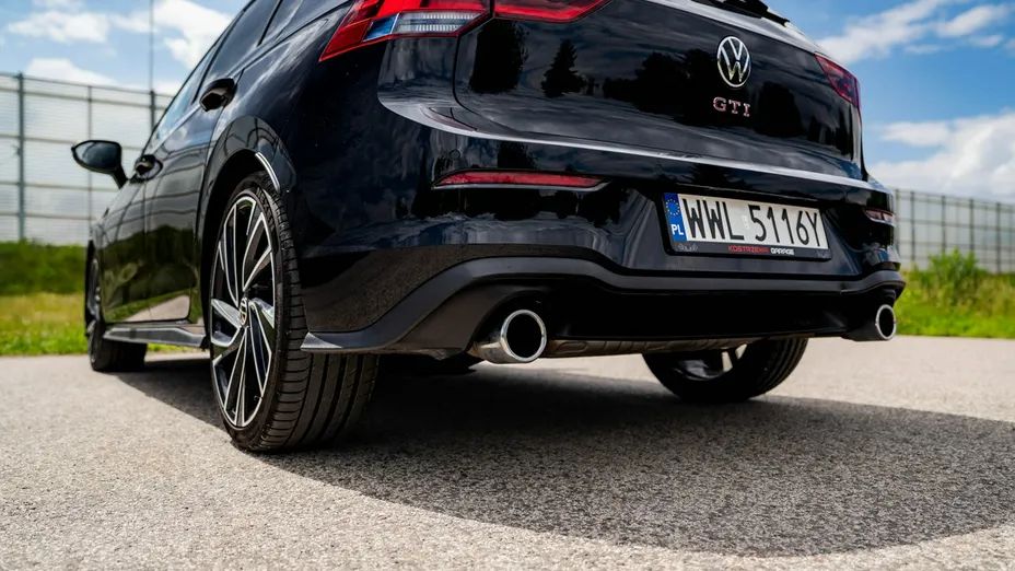 VOLKSWAGEN Golf -
