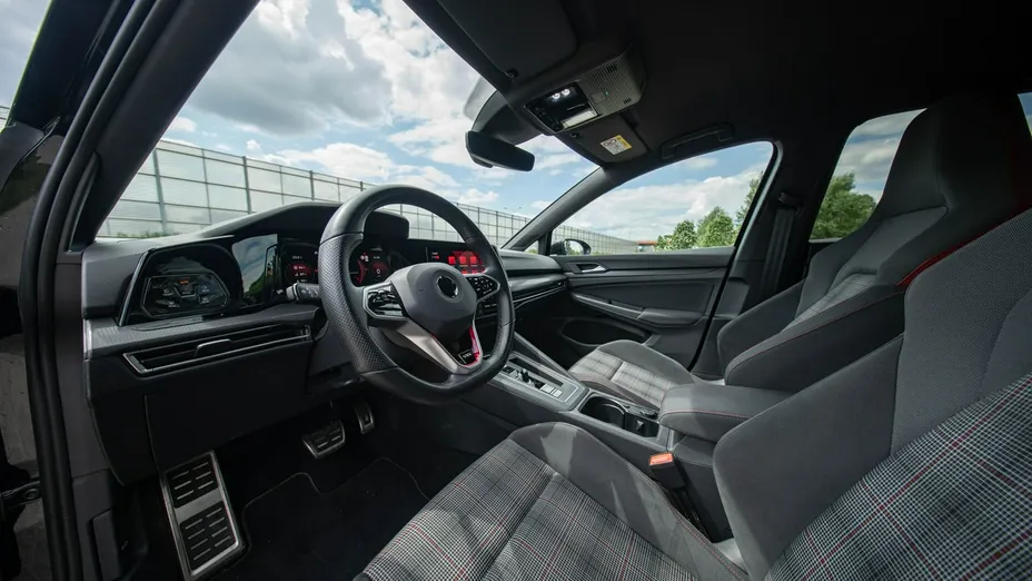 VOLKSWAGEN Golf -