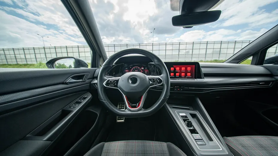 VOLKSWAGEN Golf -