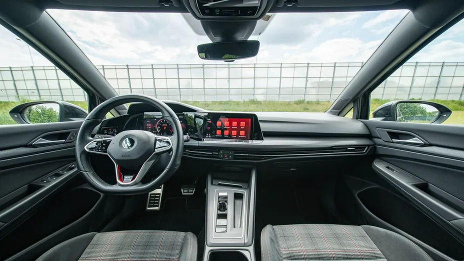 VOLKSWAGEN Golf -