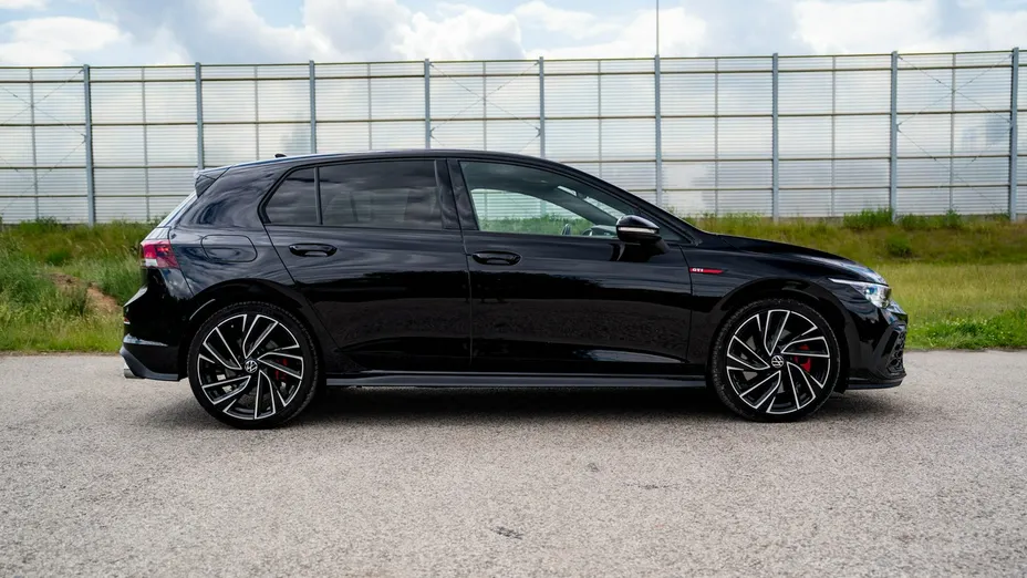VOLKSWAGEN Golf -