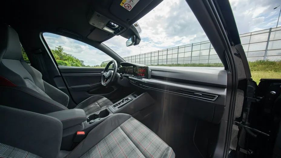 VOLKSWAGEN Golf -