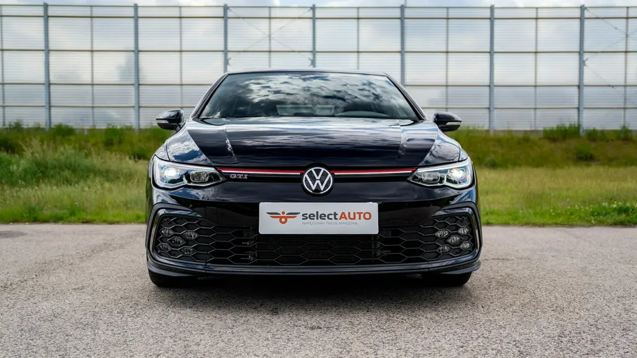 VOLKSWAGEN Golf -