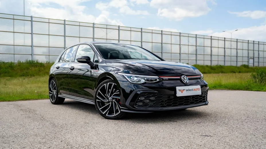 VOLKSWAGEN Golf -