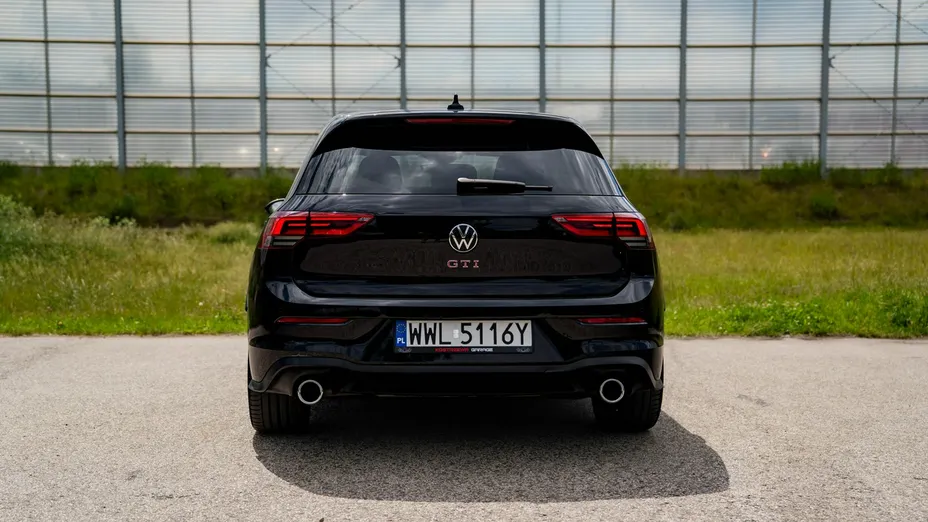 VOLKSWAGEN Golf -