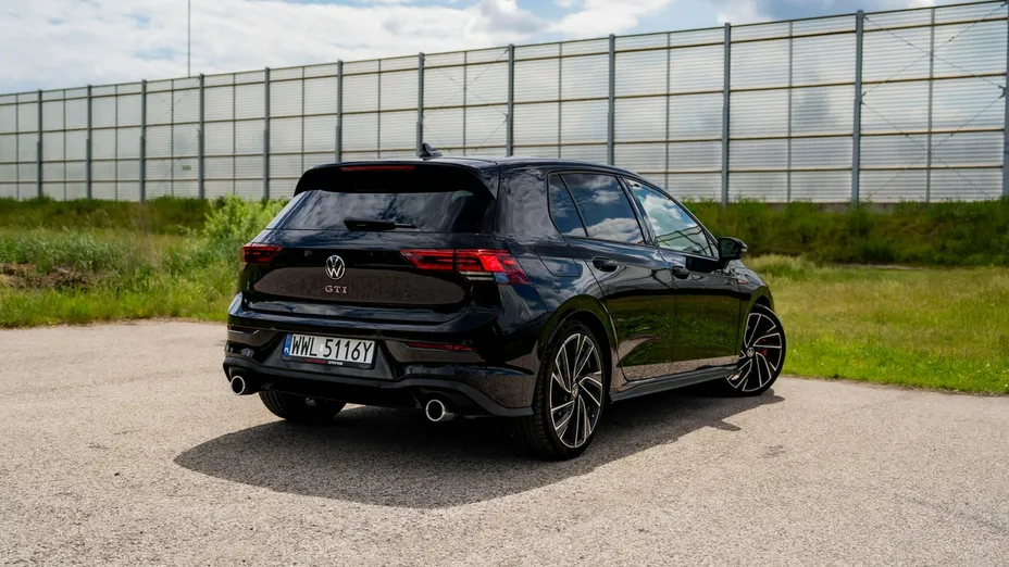 VOLKSWAGEN Golf -