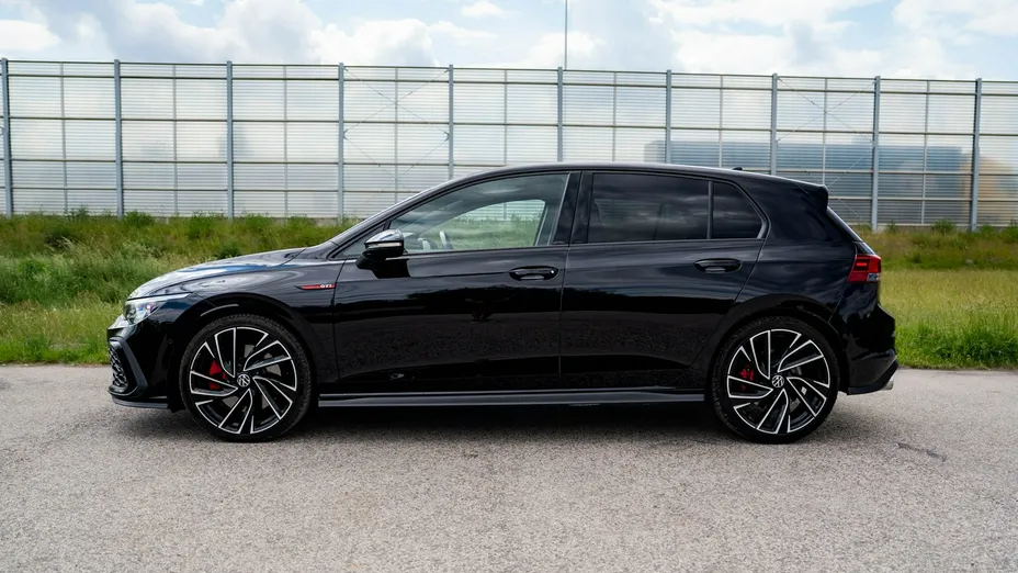 VOLKSWAGEN Golf -