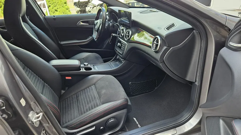 MERCEDES-BENZ GLA -