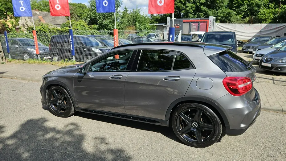 MERCEDES-BENZ GLA -