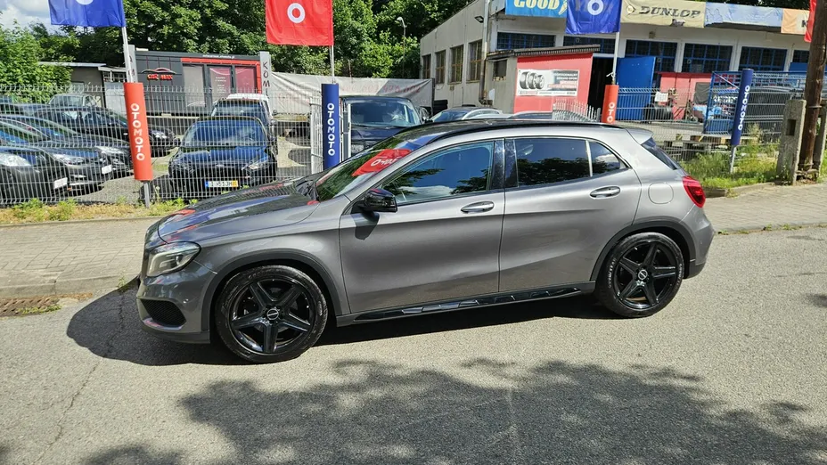MERCEDES-BENZ GLA -