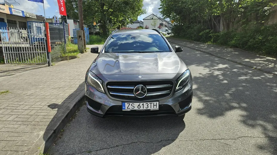 MERCEDES-BENZ GLA -