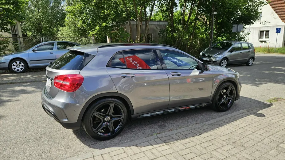 MERCEDES-BENZ GLA -