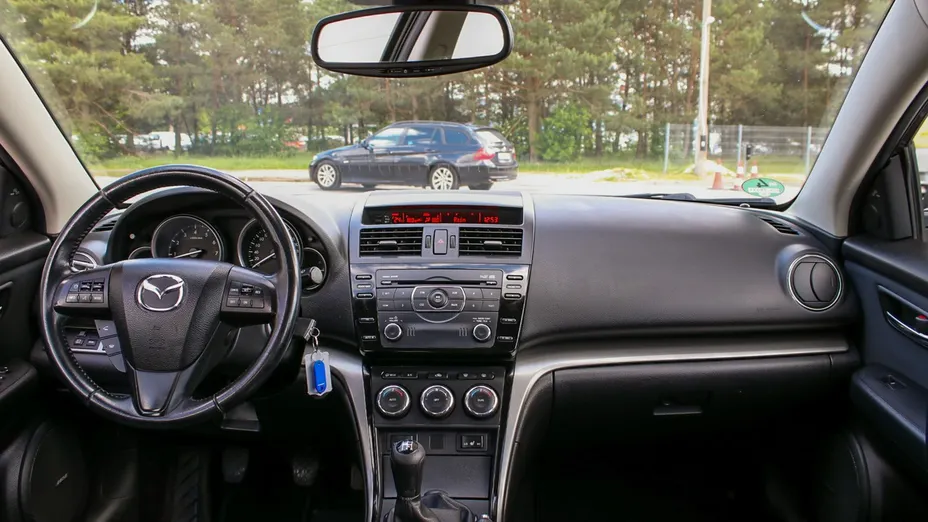 MAZDA 6 -