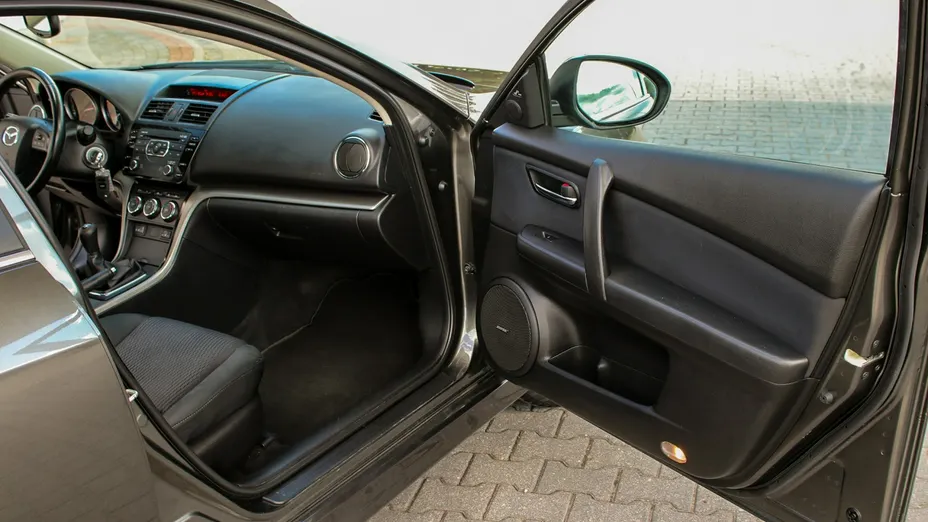 MAZDA 6 -