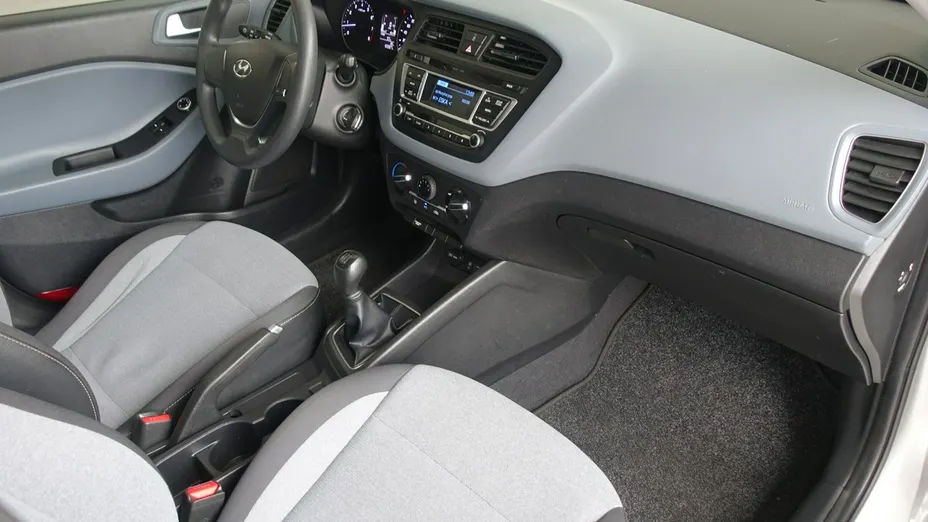 HYUNDAI i20 -