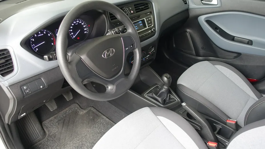 HYUNDAI i20 -