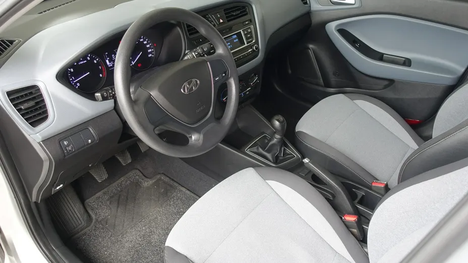 HYUNDAI i20 -