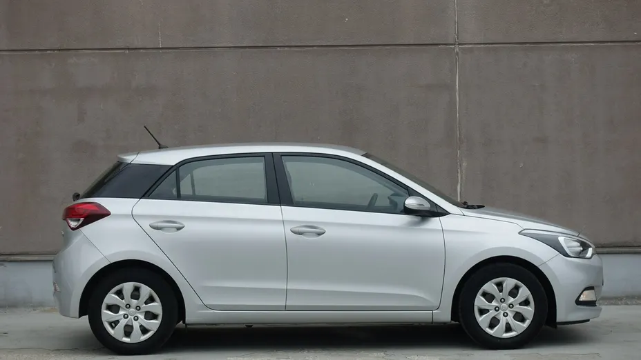 HYUNDAI i20 -