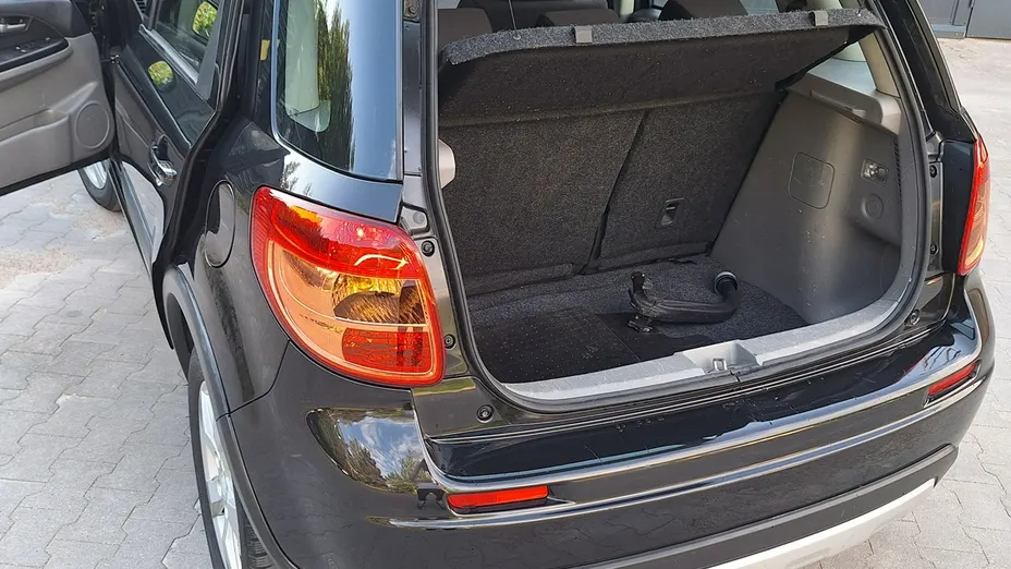 SUZUKI SX4 -