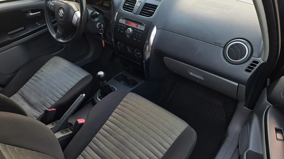 SUZUKI SX4 -