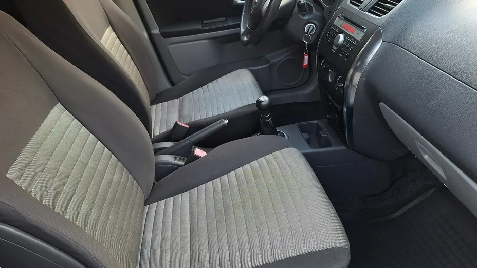 SUZUKI SX4 -