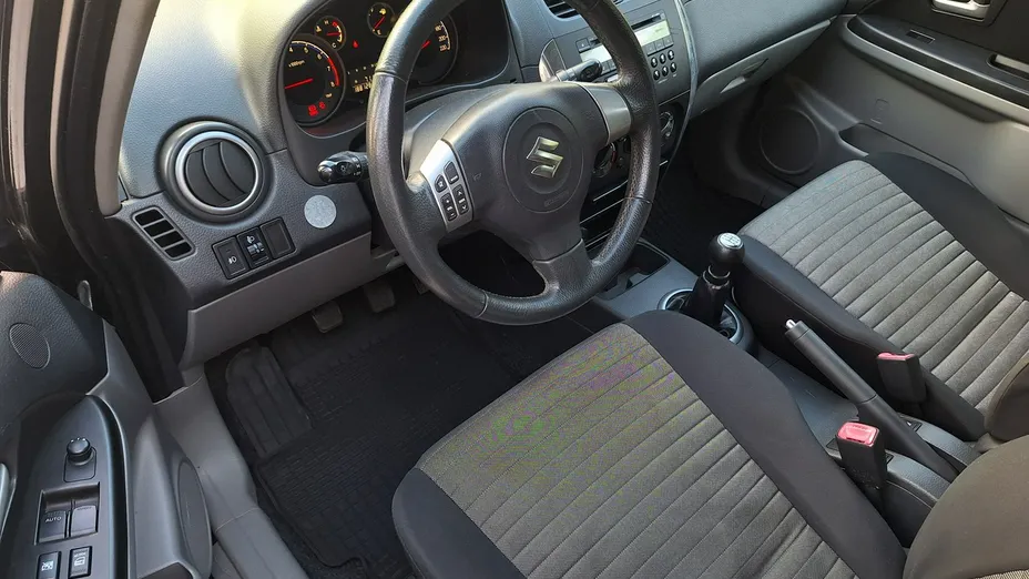SUZUKI SX4 -