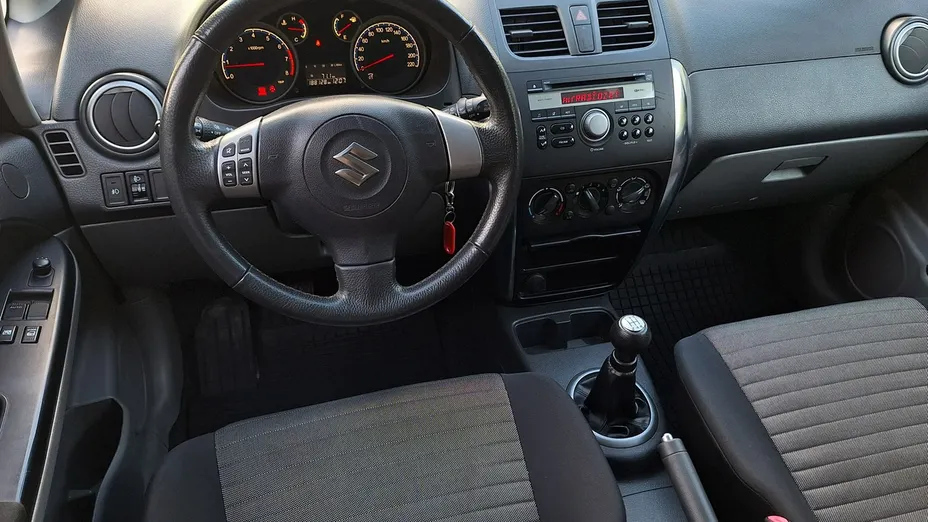 SUZUKI SX4 -