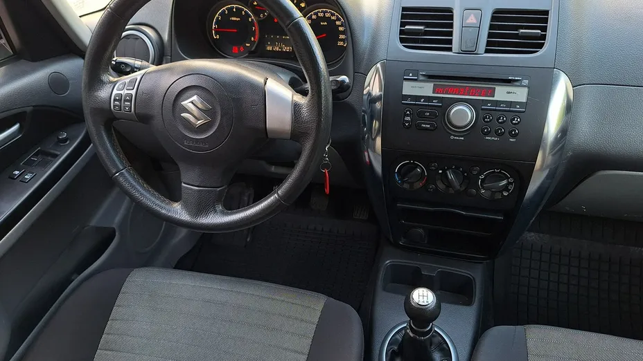 SUZUKI SX4 -