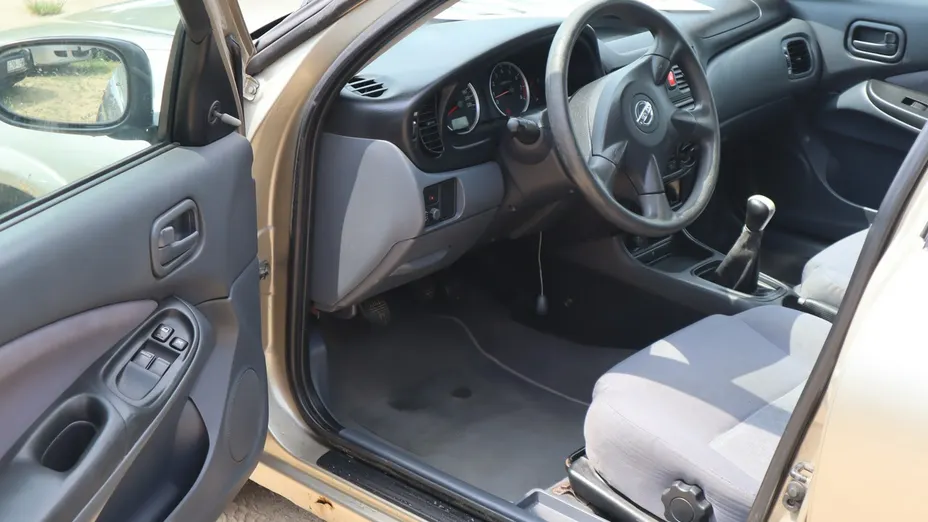 NISSAN Almera -