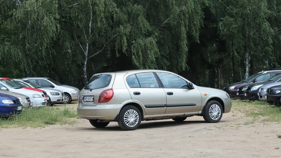 NISSAN Almera -