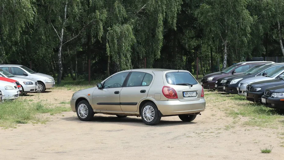 NISSAN Almera -