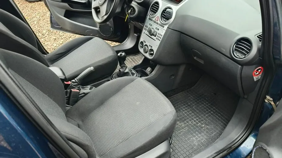 OPEL Corsa -