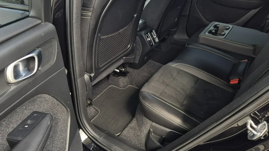 VOLVO XC40 -