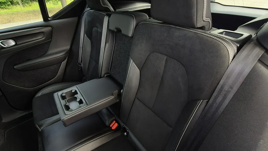 VOLVO XC40 -