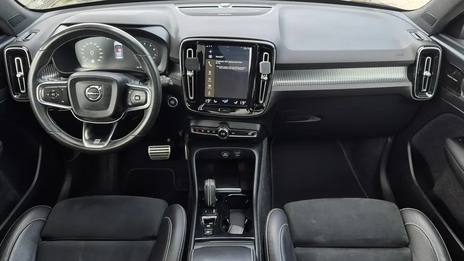 VOLVO XC40 -